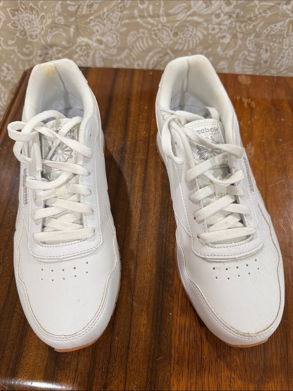 Retro Classic Reebok White Leather Low-Top Athletic Sneakers